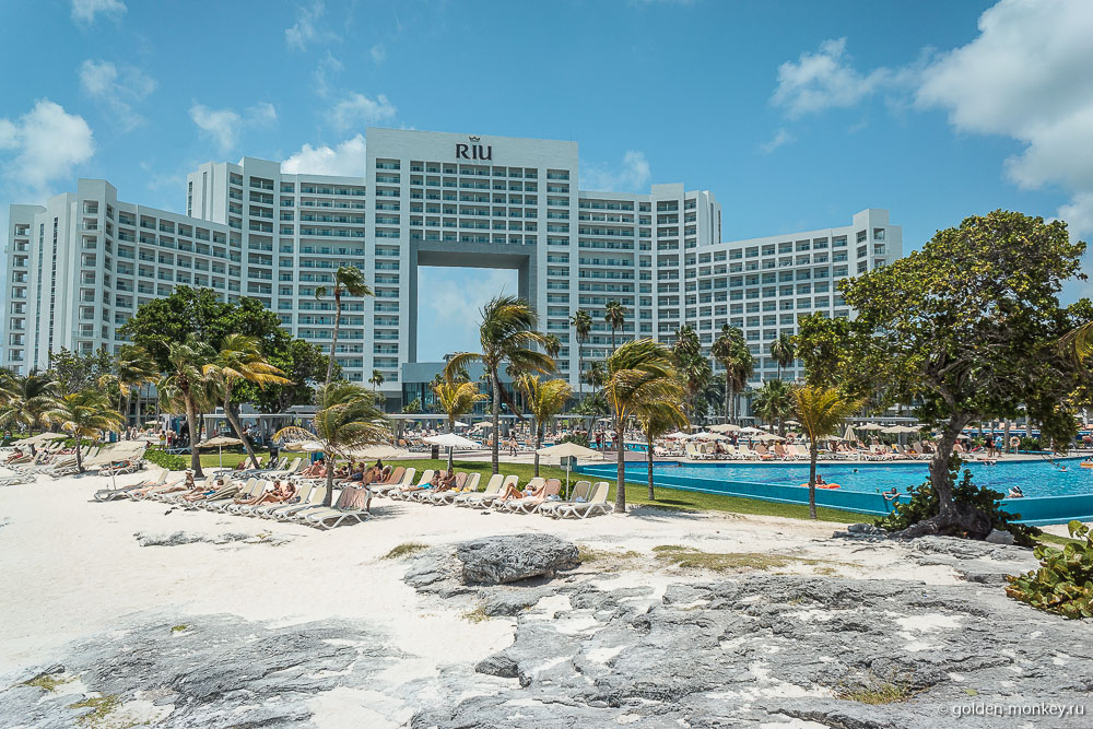 Канкун, большущий отель на пляже Пес-Валадор