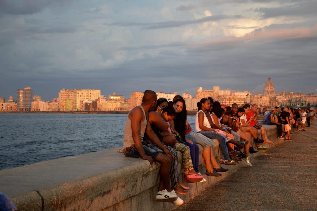 Самая длинная скамейка на Кубе